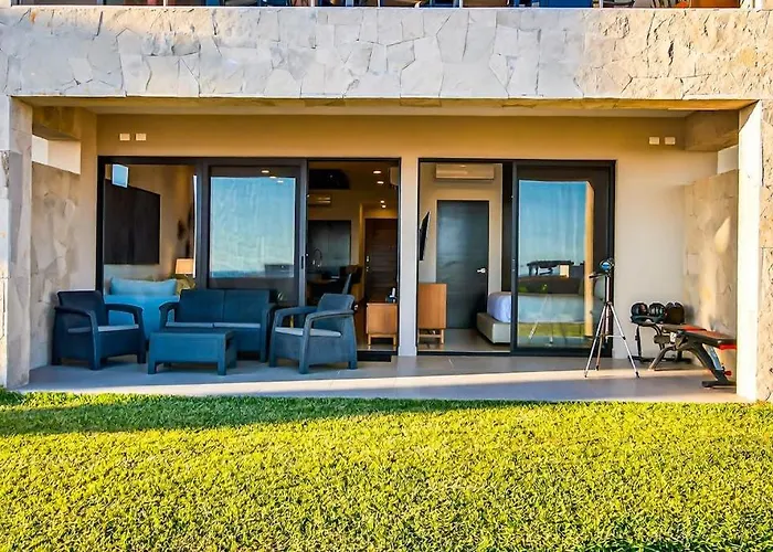 Modern With Ocean View, Pool, Patio, Tennis & Gym Ferienhaus