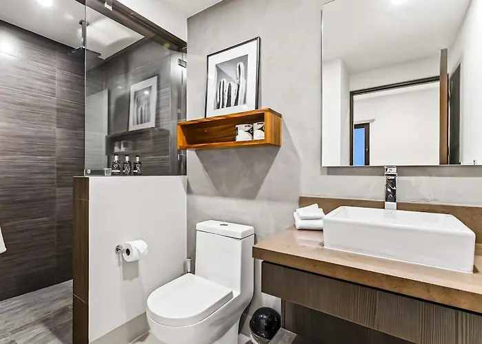 Modern With Ocean View, Pool, Patio, Tennis & Gym Ferienhaus