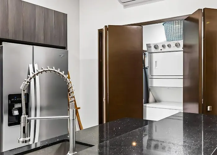 Modern With Ocean View, Pool, Patio, Tennis & Gym Ferienhaus *