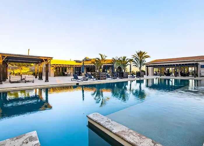 Modern With Ocean View, Pool, Patio, Tennis & Gym Ferienhaus