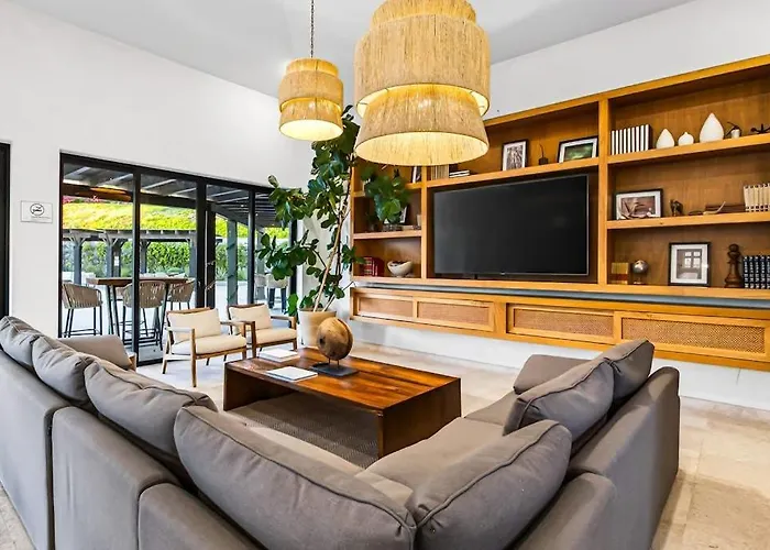 Modern With Ocean View, Pool, Patio, Tennis & Gym Ferienhaus