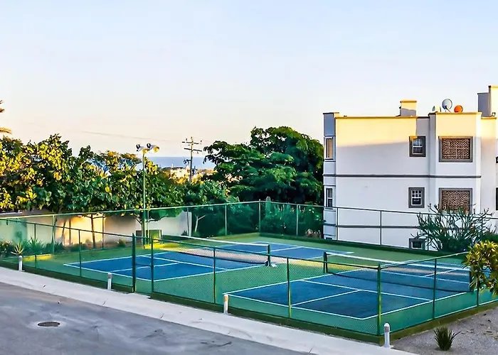 Ferienhaus Modern With Ocean View, Pool, Patio, Tennis & Gym